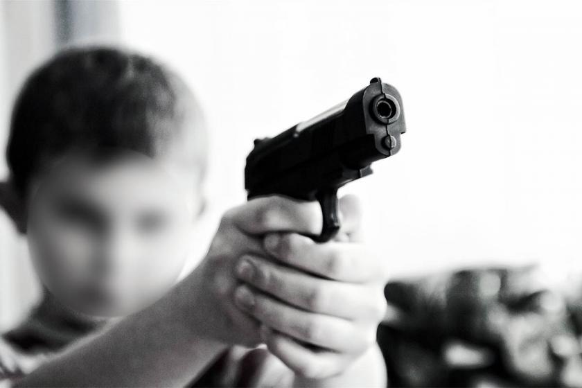 12 yaşındaki çocuk silahla mı oynamalıydı…